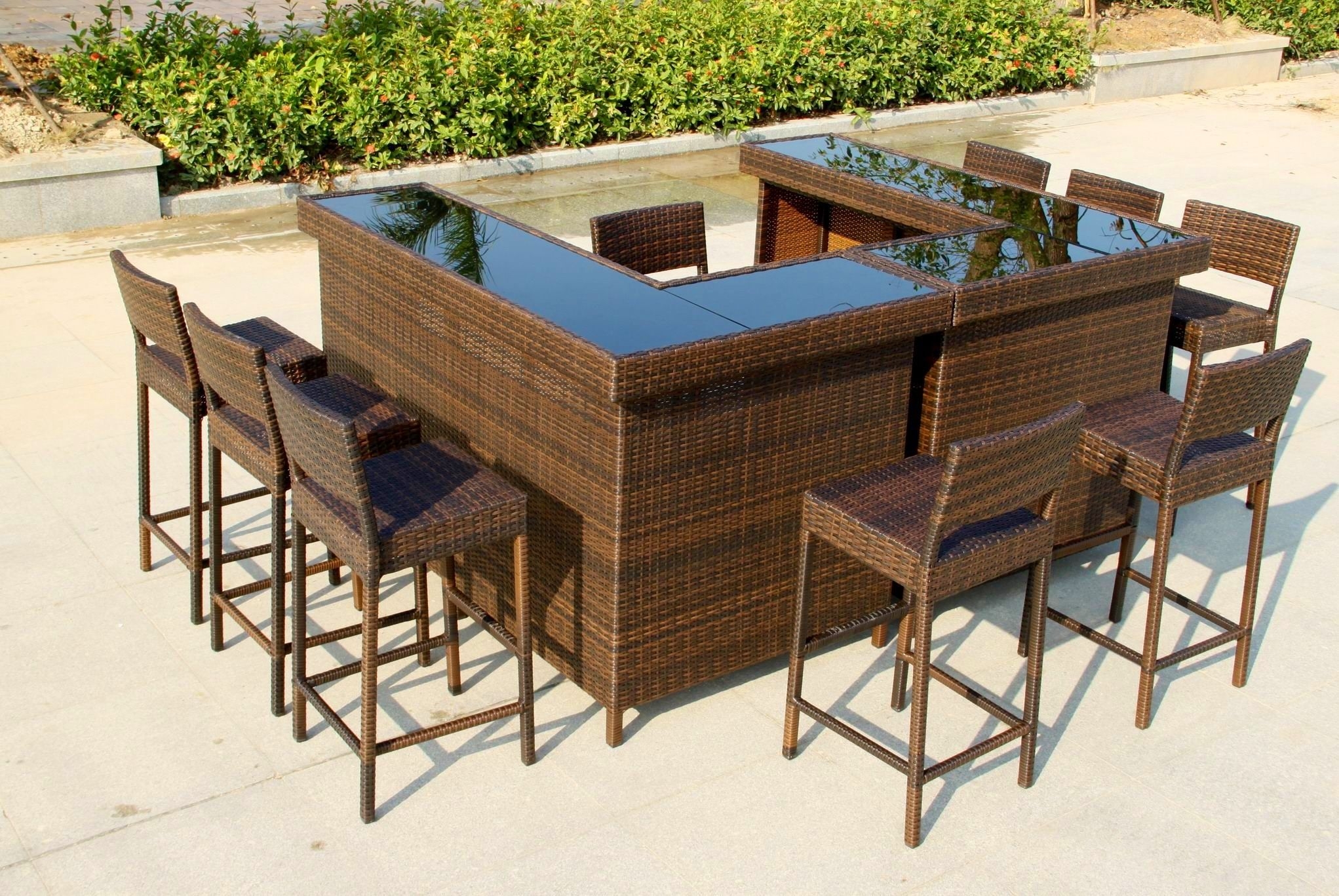 Outdoor bar setting picture comprises 2 bar settings joined to