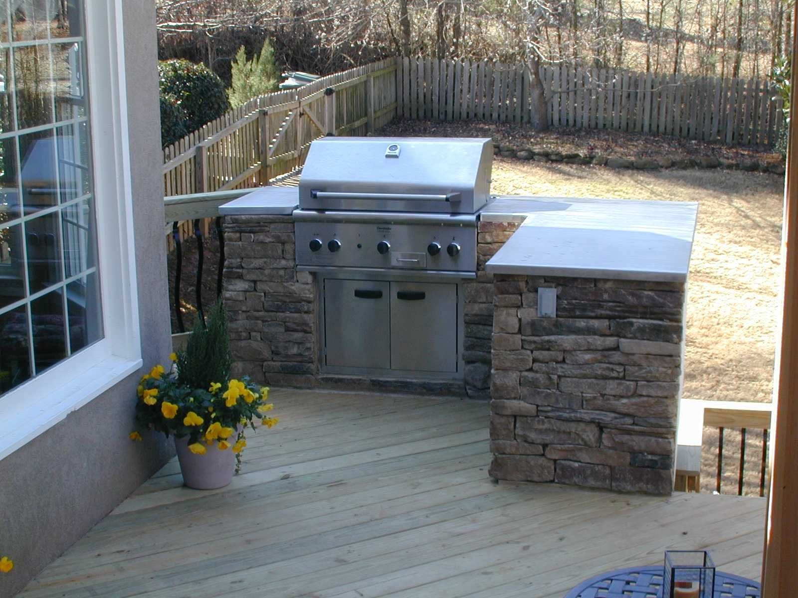 Outdoor breakfast bar