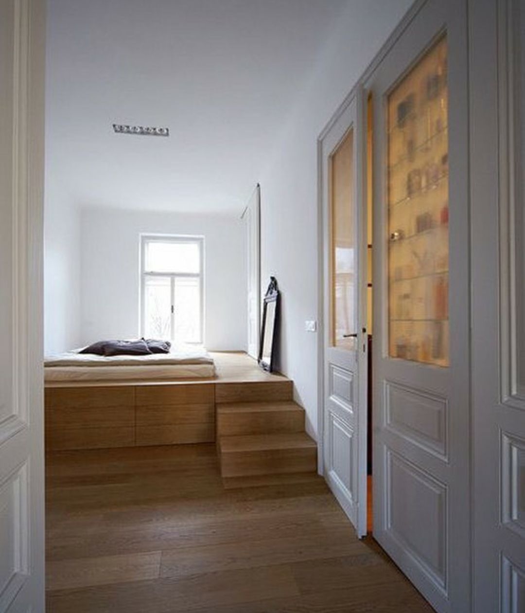 Platform day bed 8
