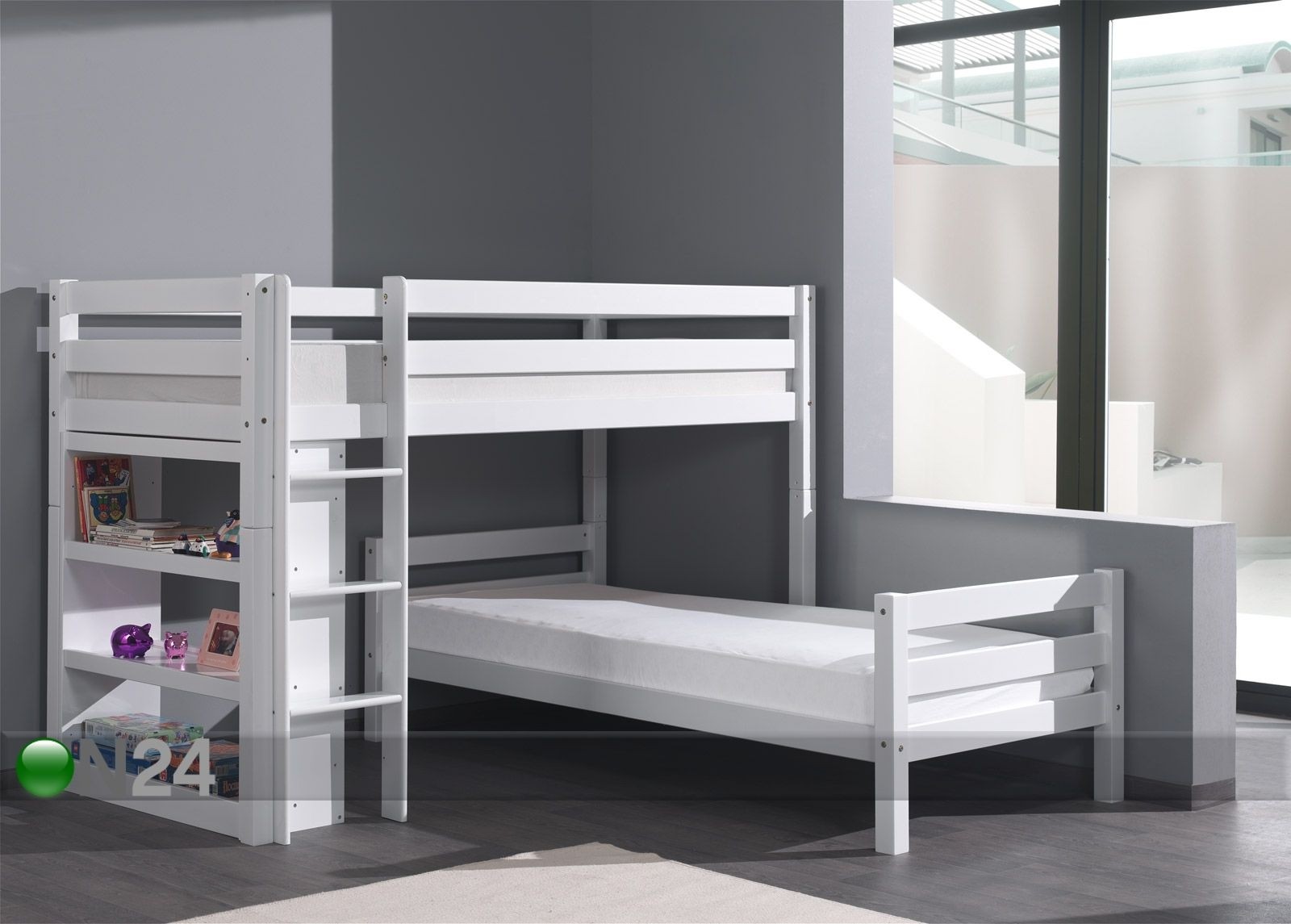 Corner unit twin beds