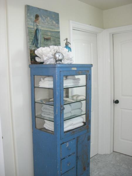 Deco medicine cabinet 17