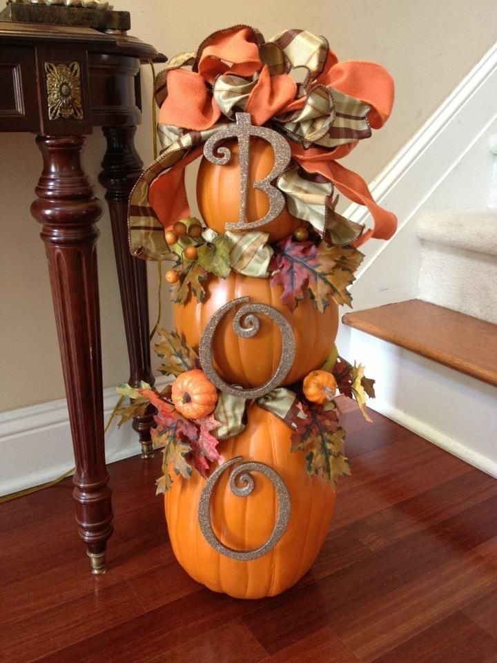 Fall topiary use hook n loop tape for boo remove