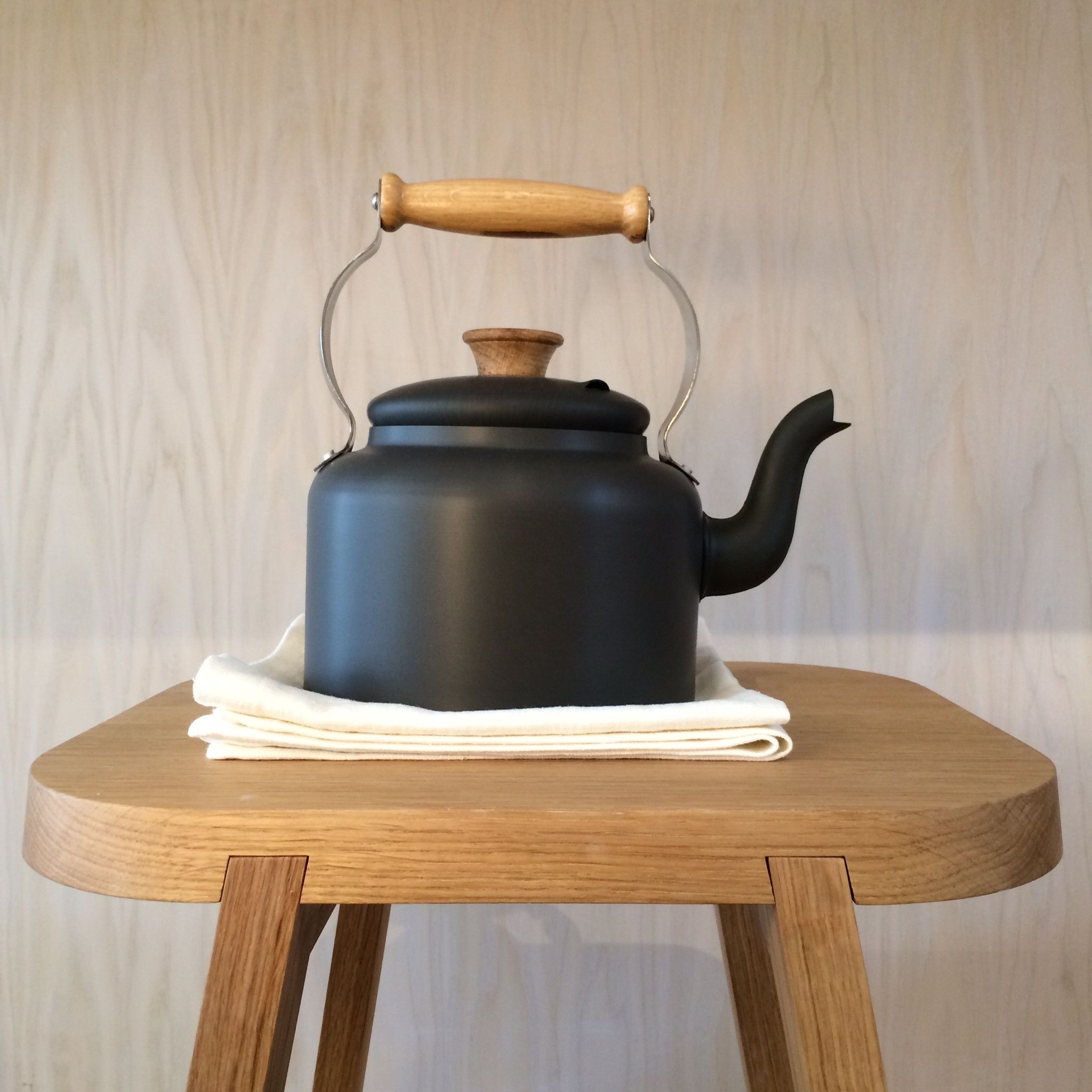 Hand spun anodized aluminum traditional kettle with british oak handle