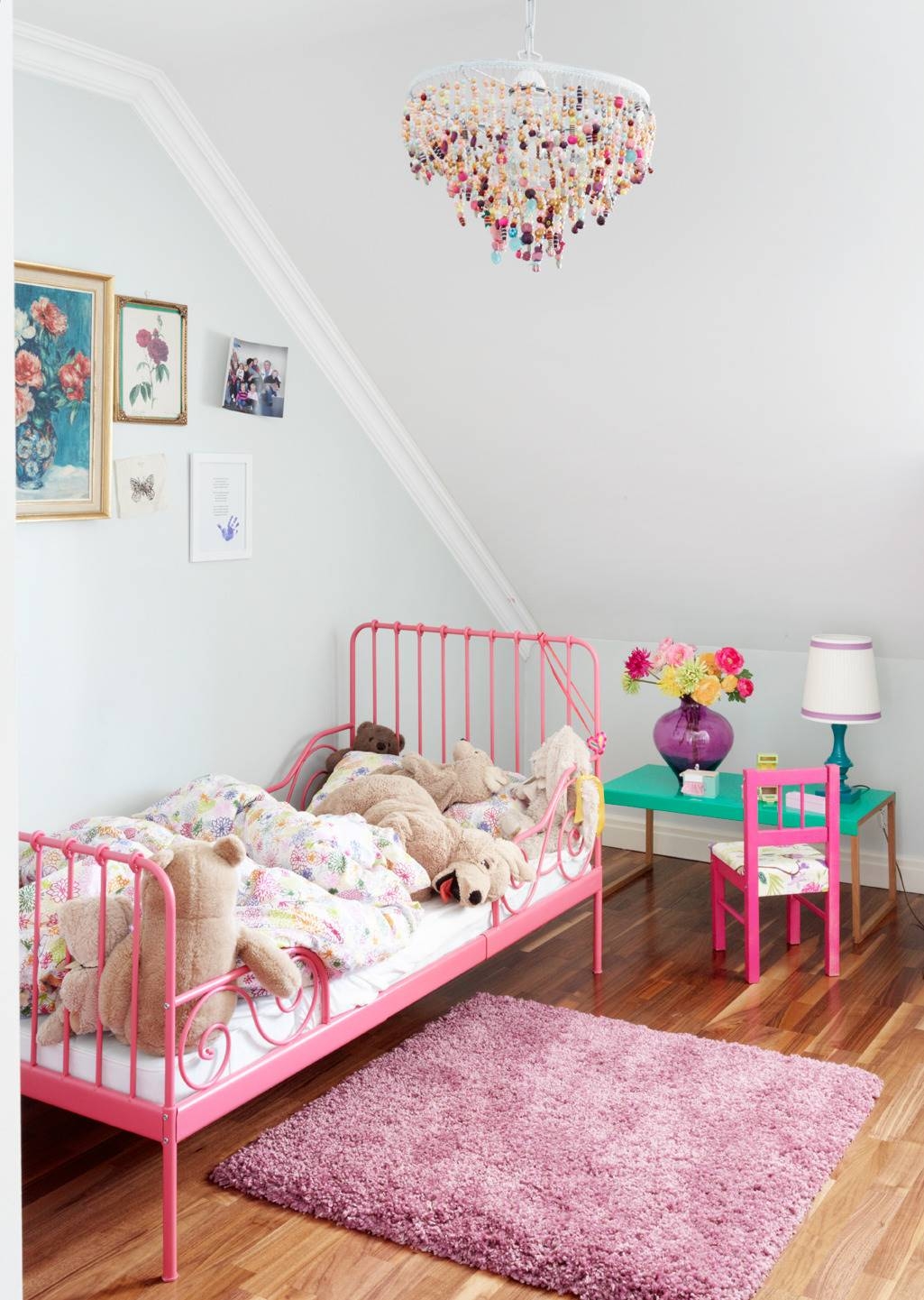 White metal toddler bed