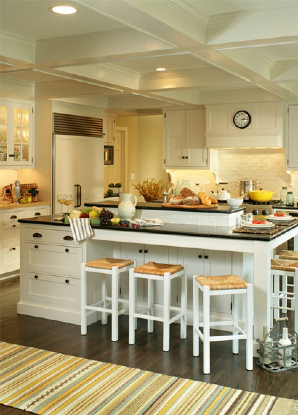 Breakfast bar with storage 4