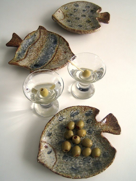 Ceramic fish plates
