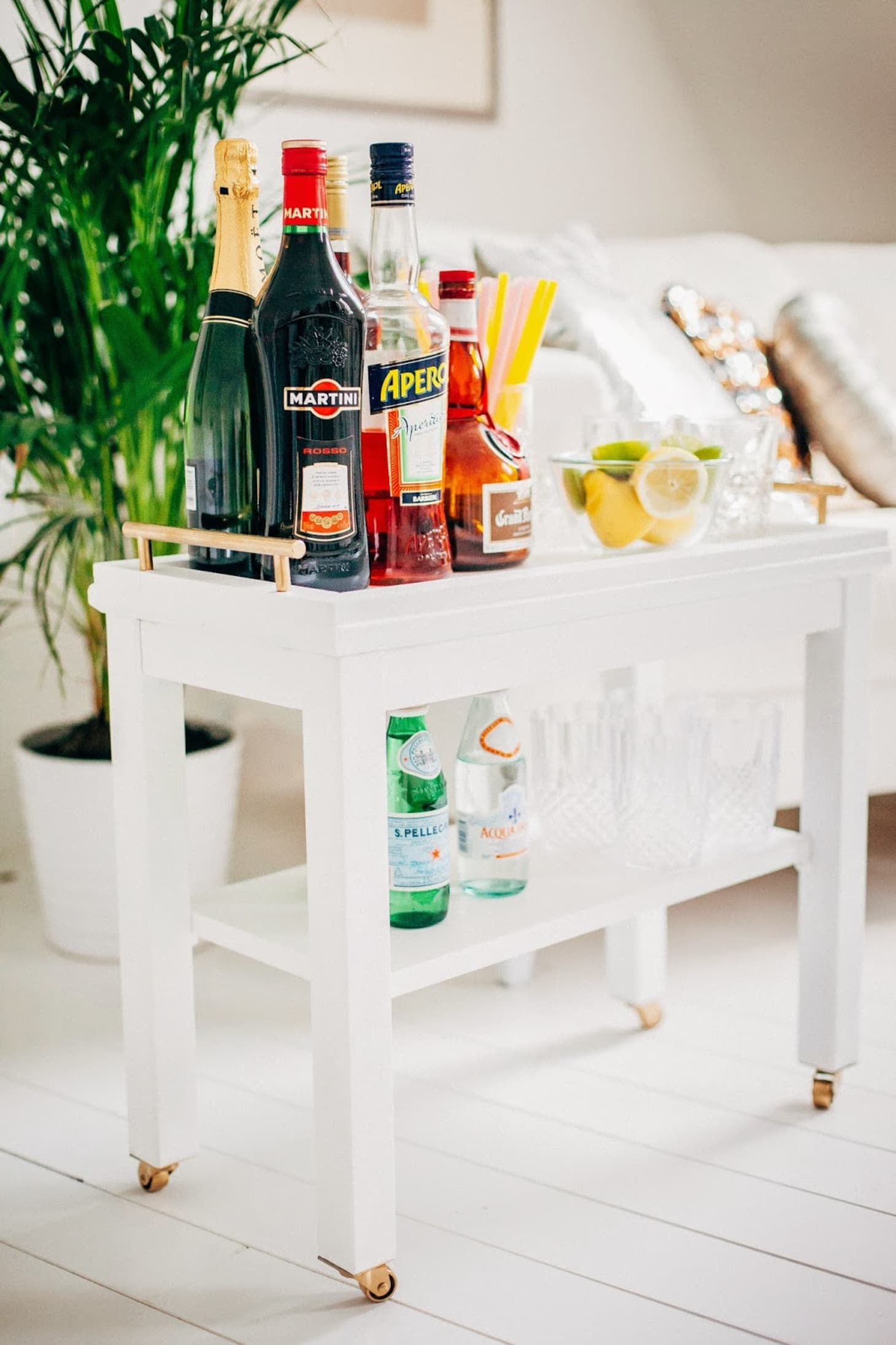 Mini bar table