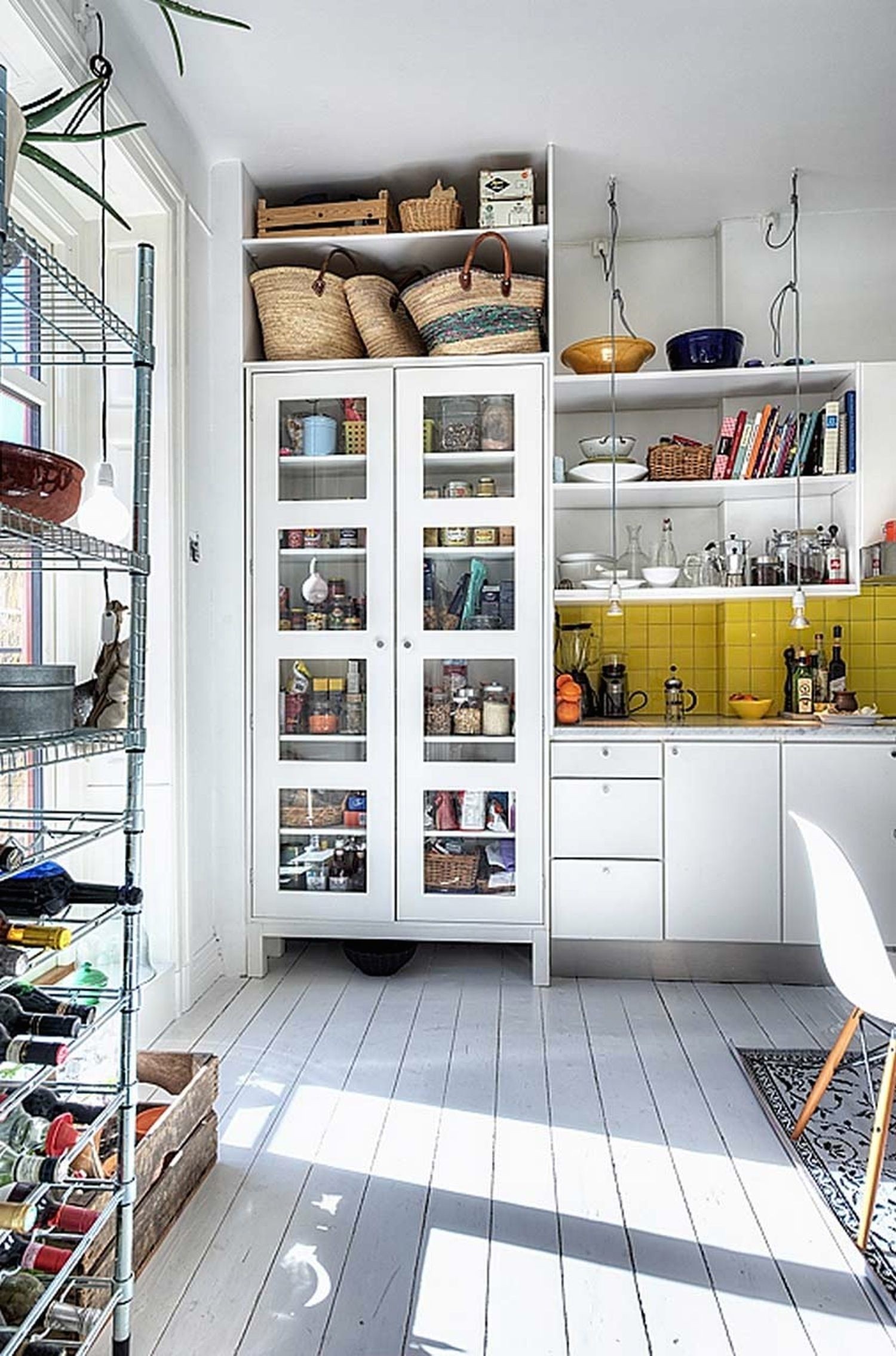 Slim wall cabinet