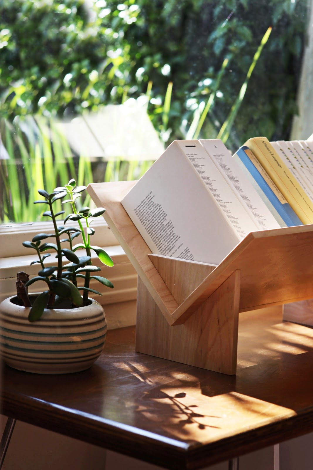 Table top book shelf