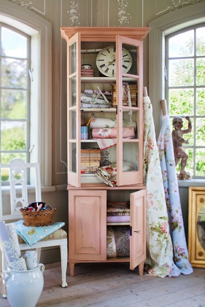Tall corner kitchen cabinet