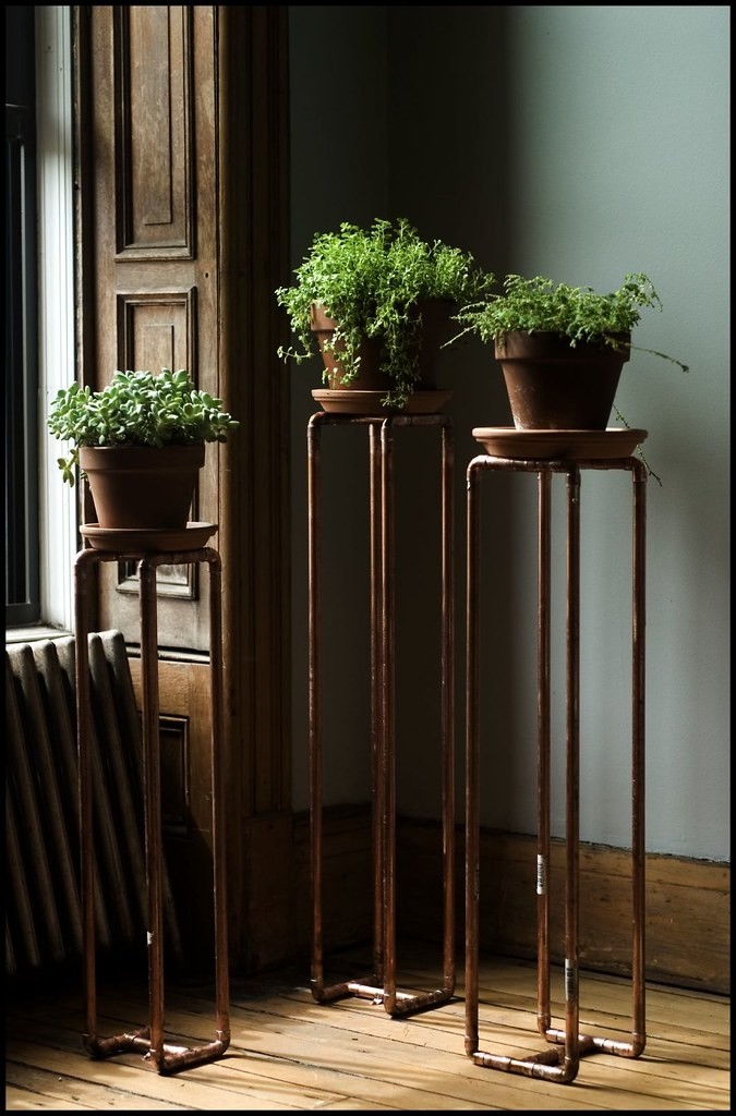 Tall pedestal plant stand