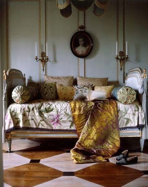 Victorian day bed 28