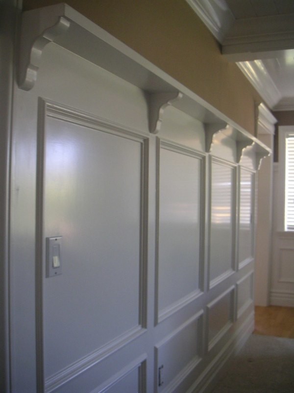Crown molding ledge