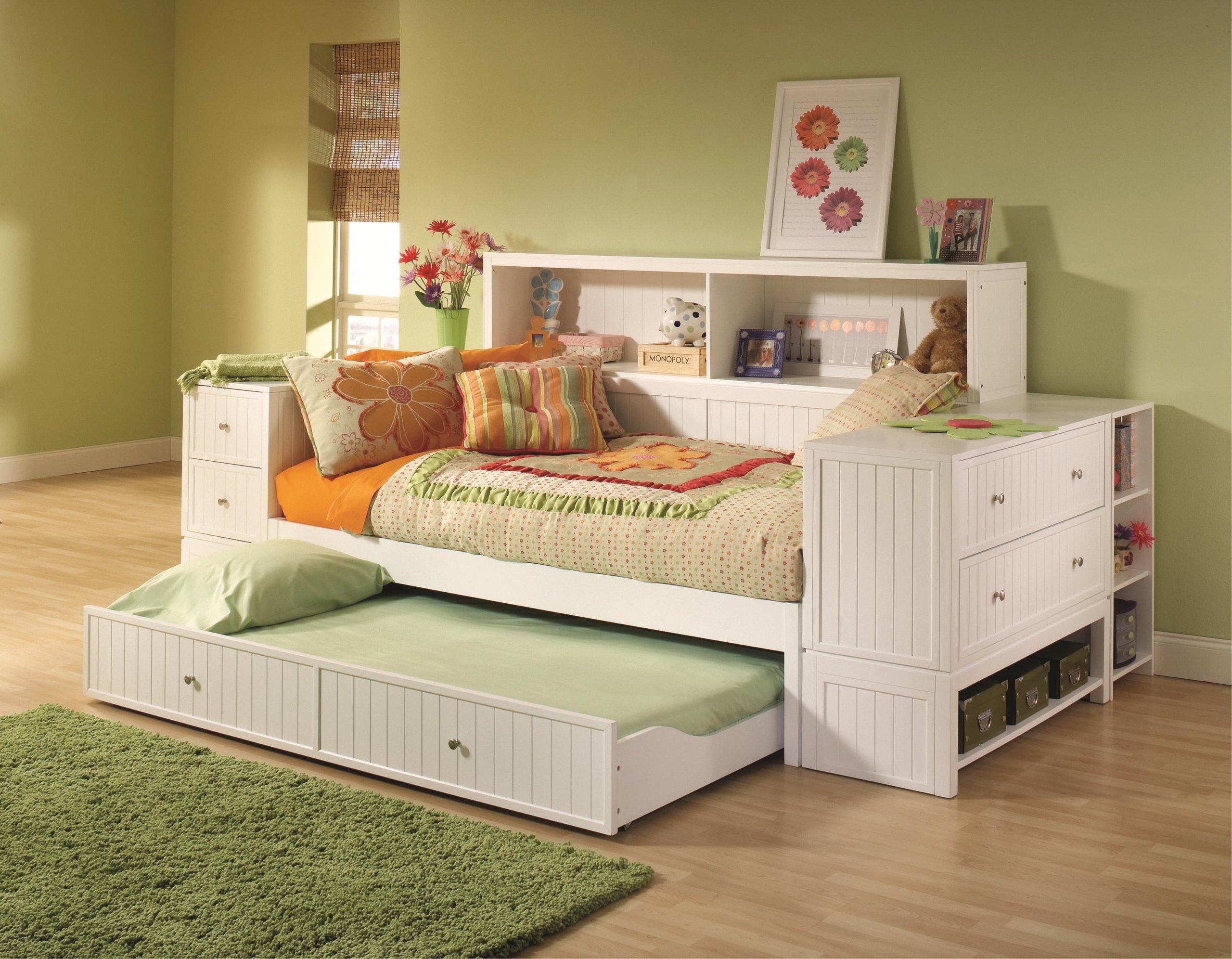Daybed with bookshelf