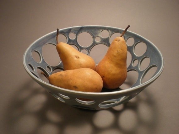 I am totally obsessing right now over ceramic fruit bowls