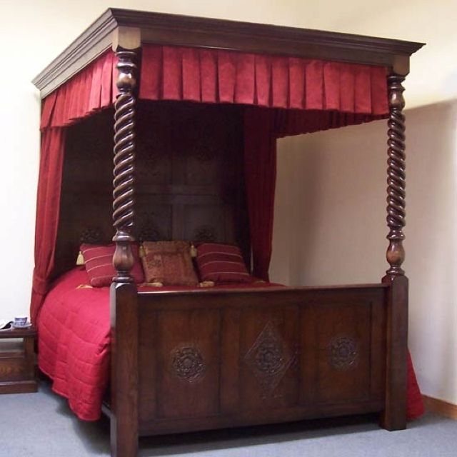 Layers of a tudor bed bedstead first then canvas then