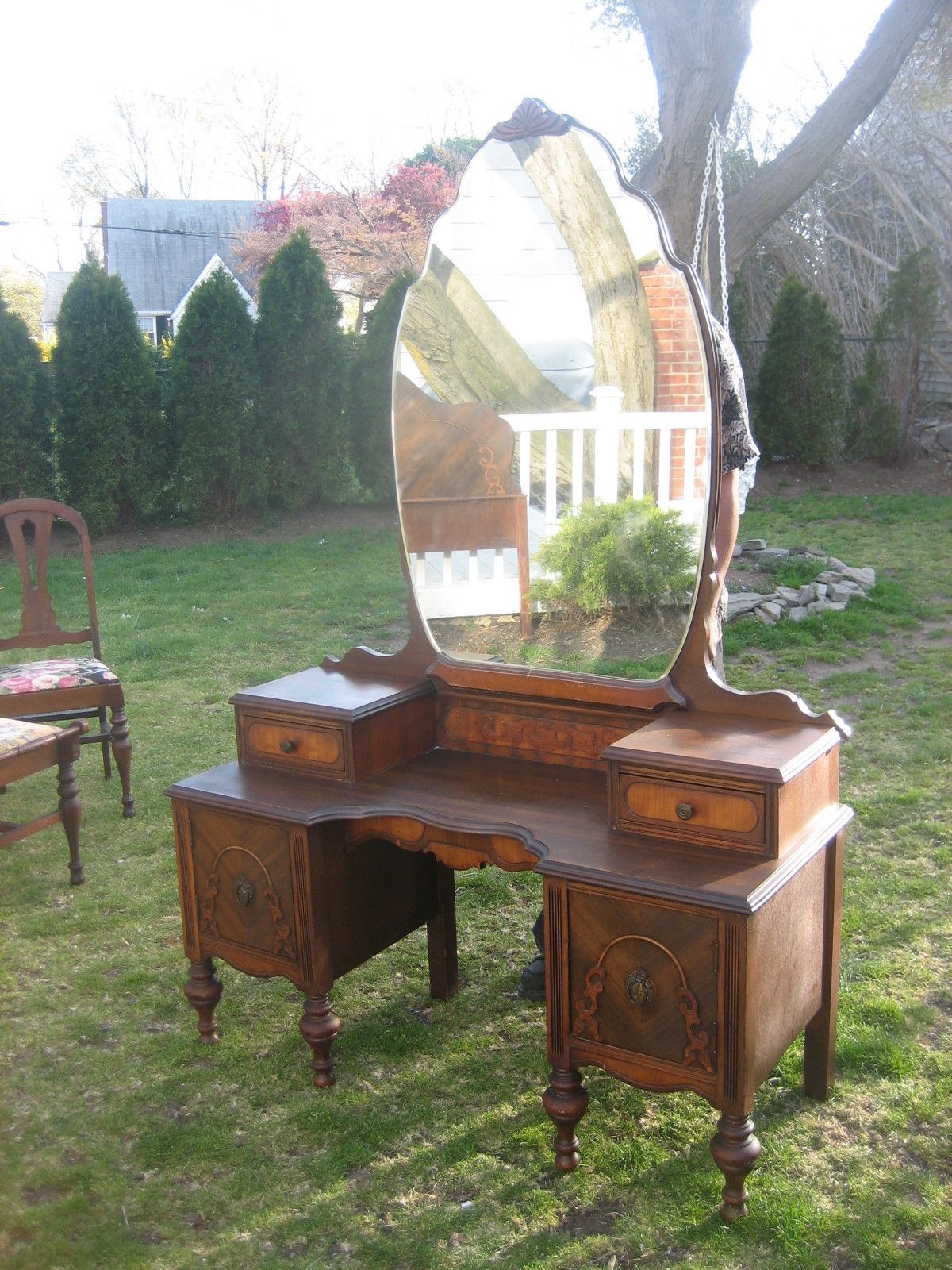 Gorgeous antique mahogany 1940s vanity with mirror