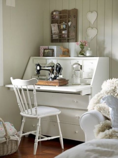 Corner secretary