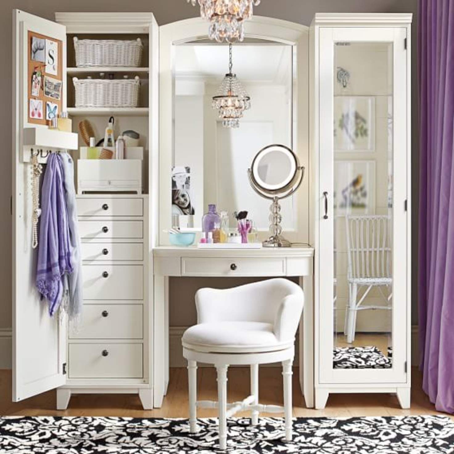 Makeup station