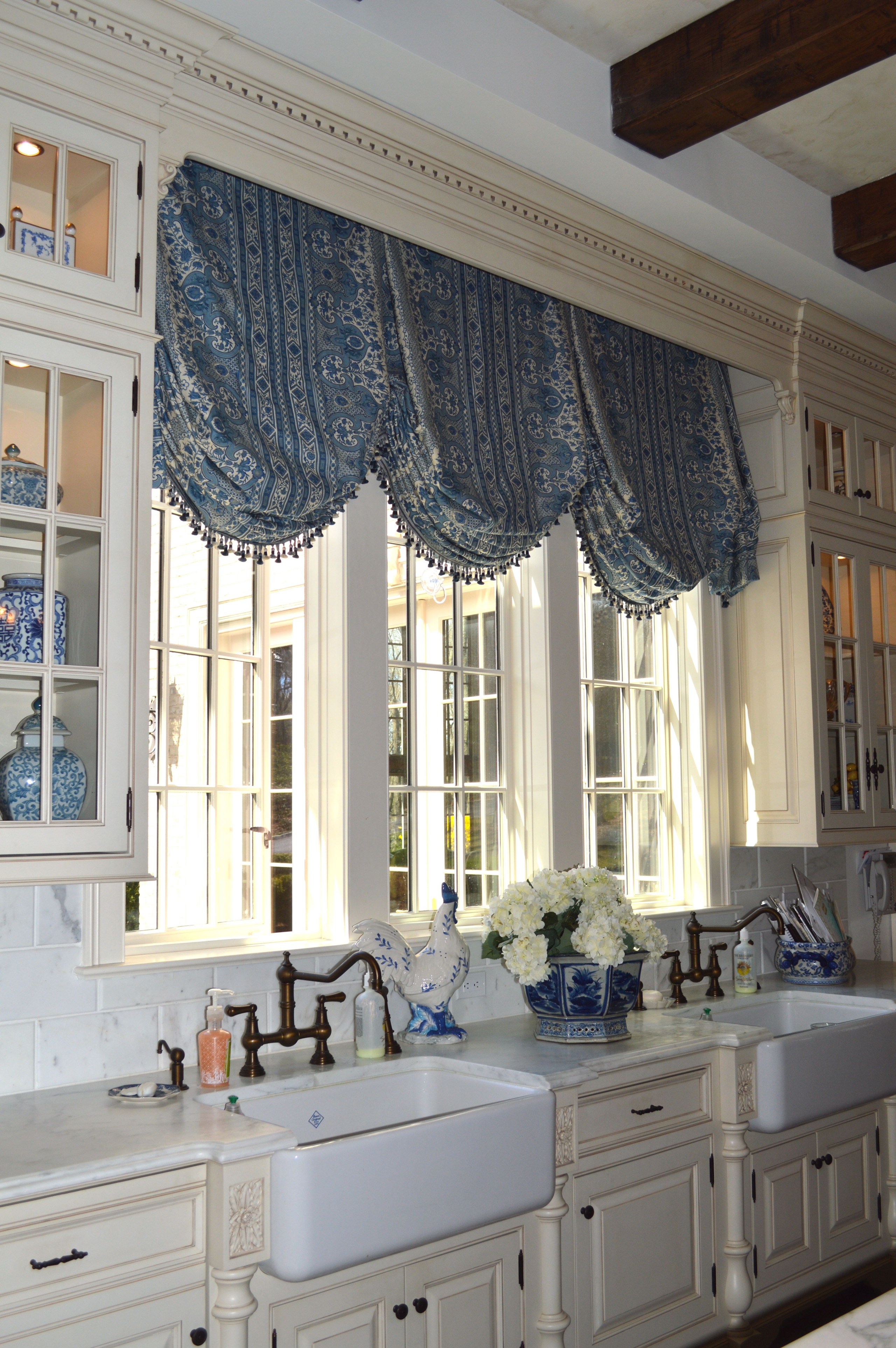 Balloon valance window treatments