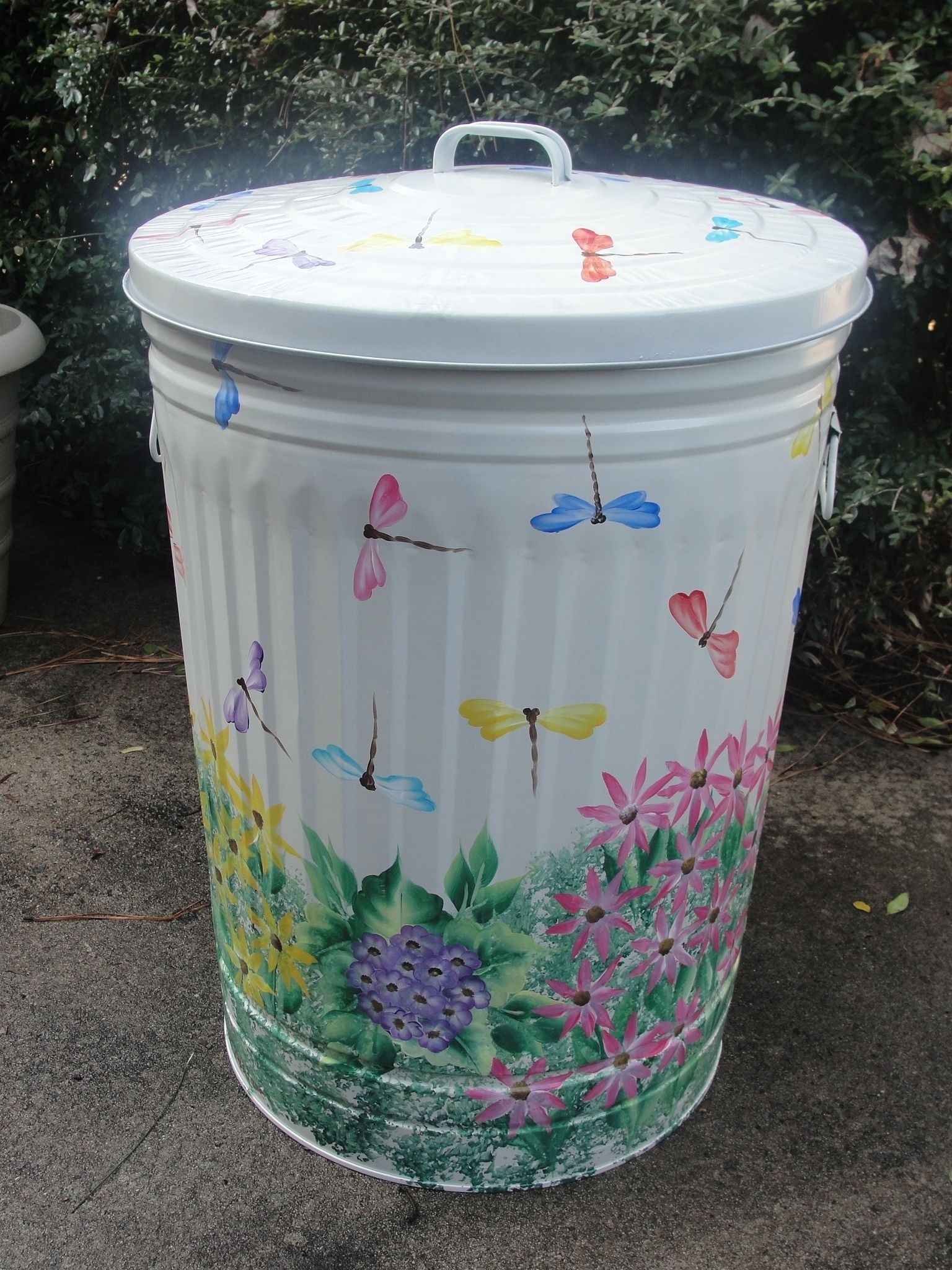 Pretty trash can
