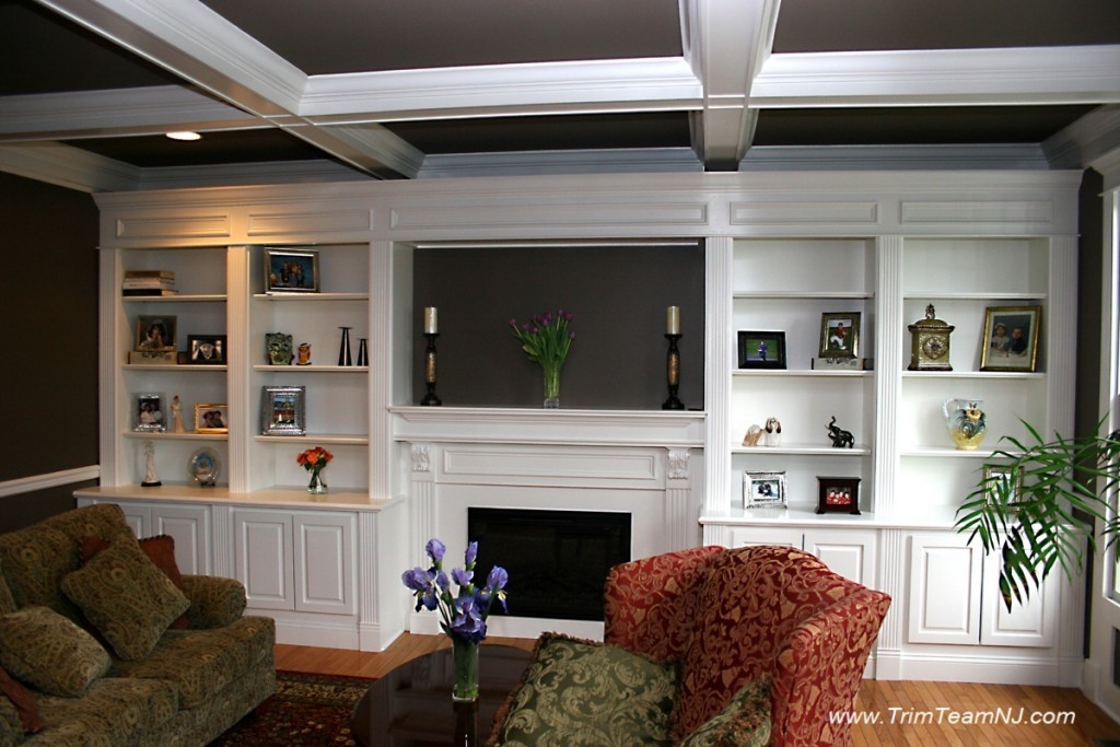 Built in bookshelves fireplace