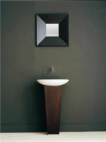 Unique pedestal sinks