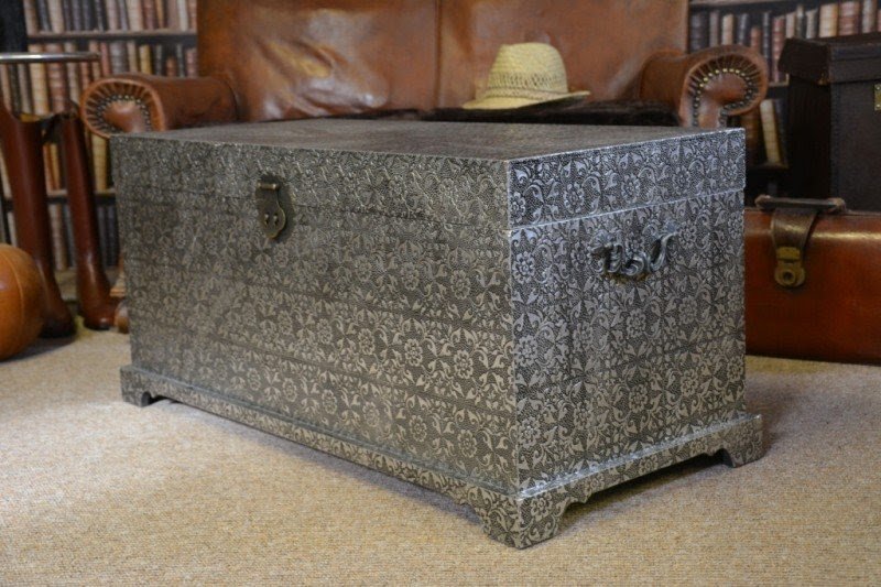 Large storage trunks and chests