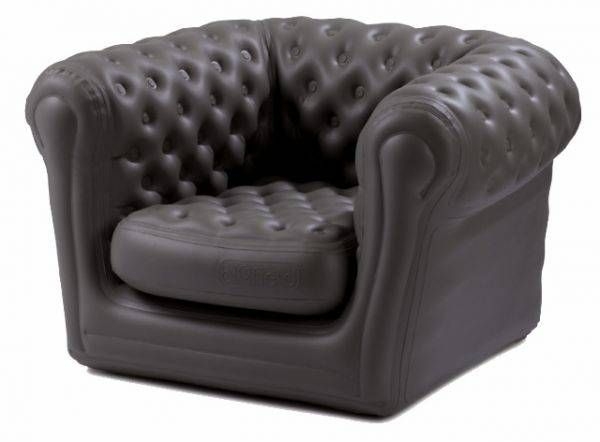 Blow up furniture makes portable living easier