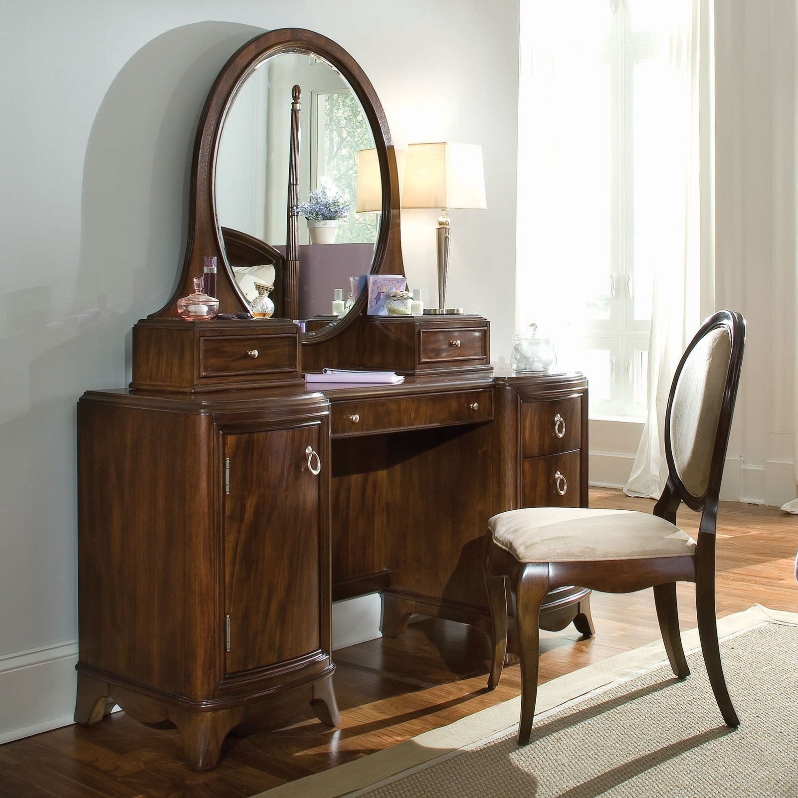 How to set up makeup station
