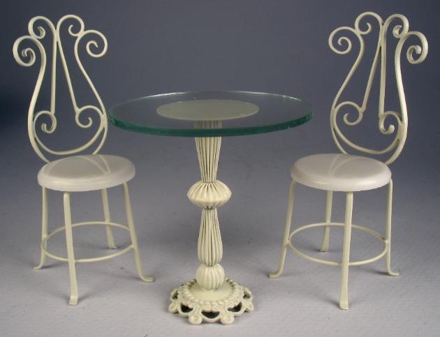 Bistro table and 2 chairs set in antique white