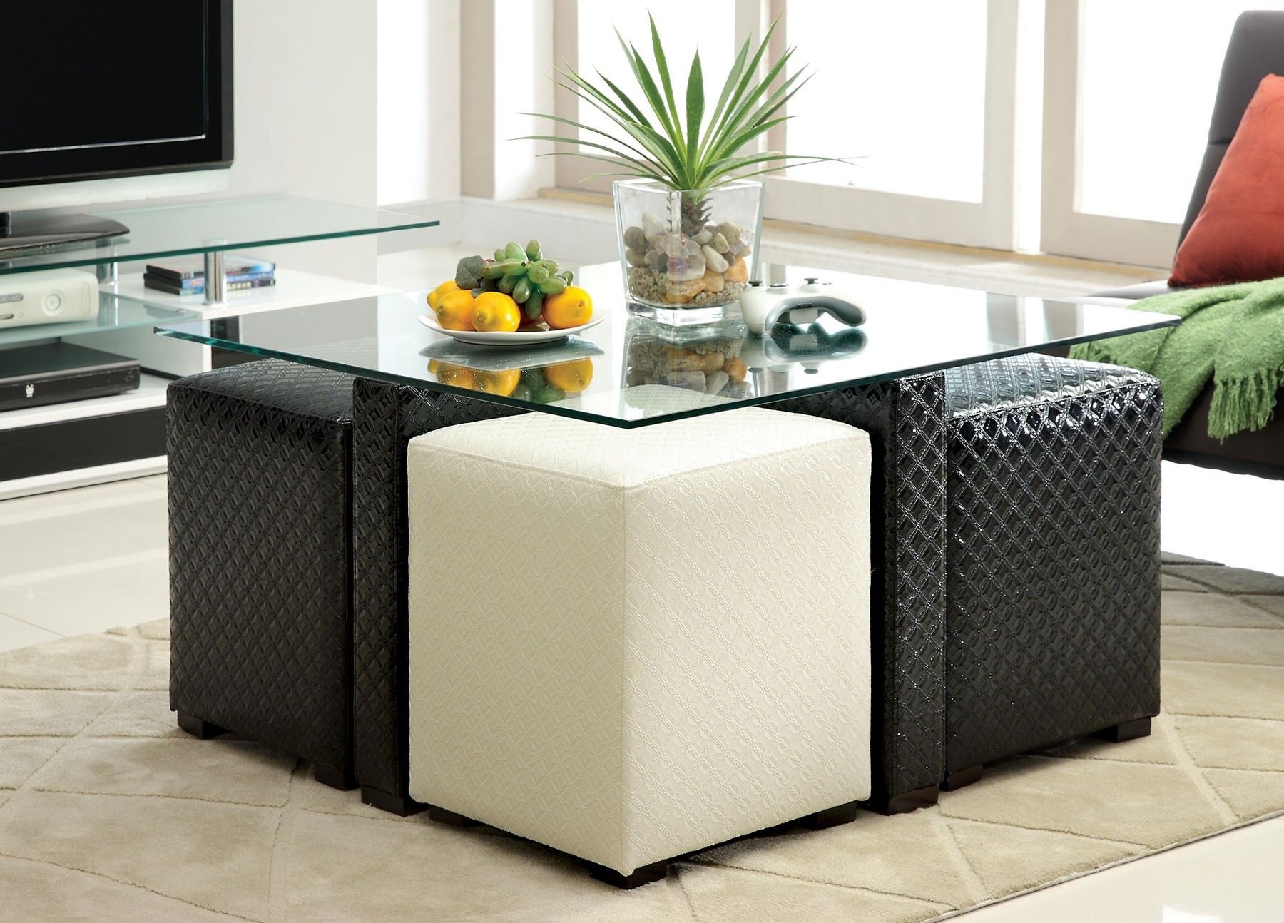 Ruti coffee table with stools
