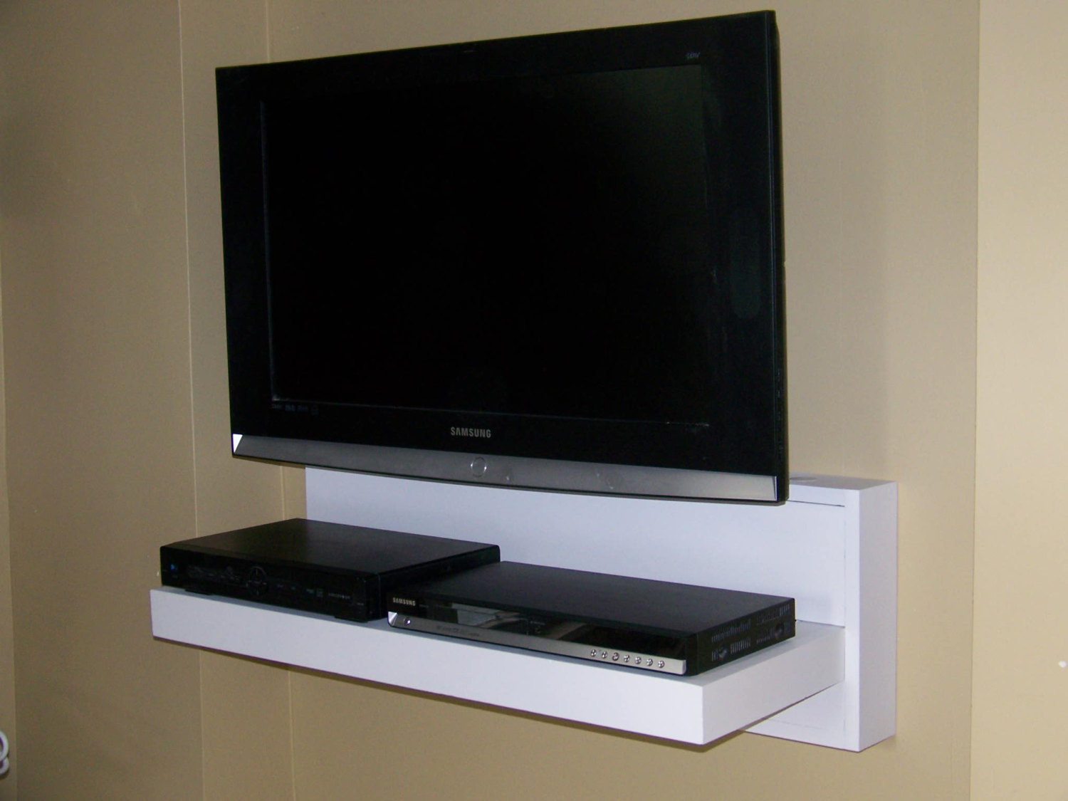 Floating component shelf 10