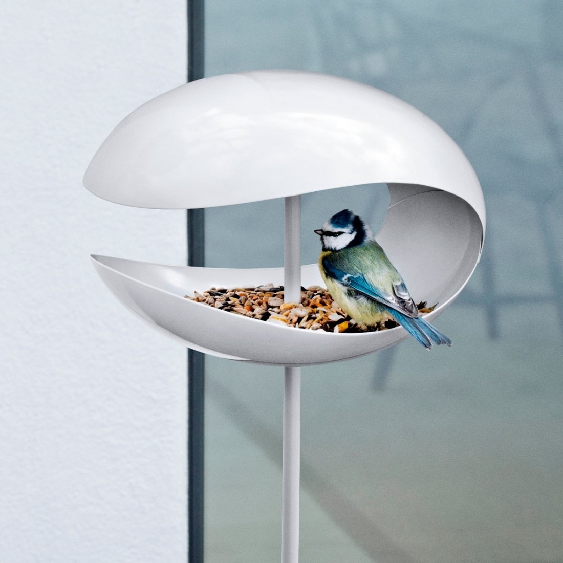 Free standing bird feeder 6