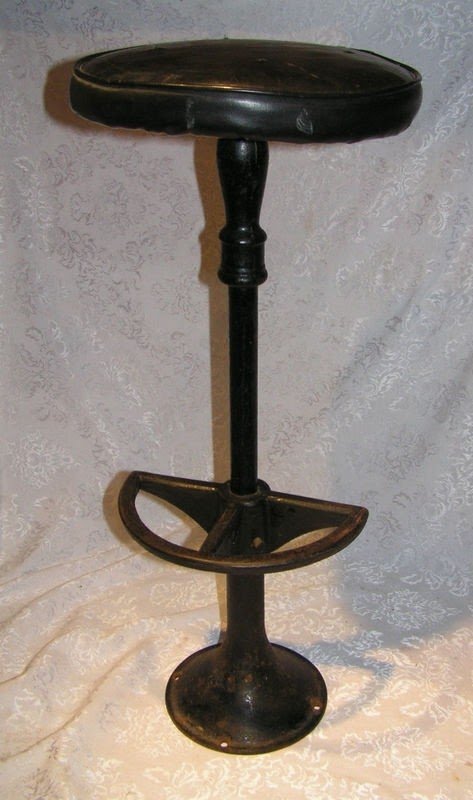 Vtg Chicago Foundry Cast Iron Machinist Task Shop Industrial Stool Mid Centrury