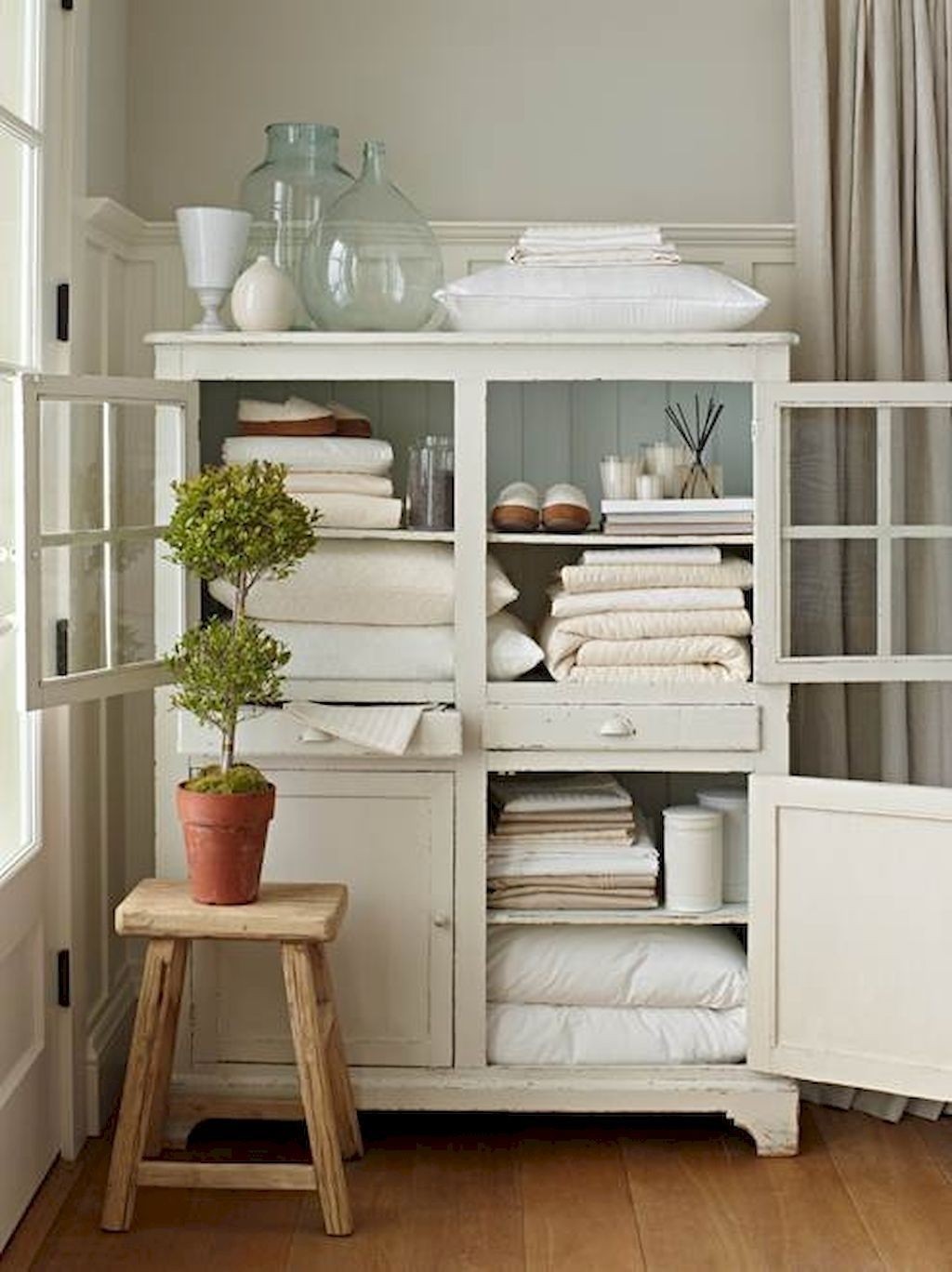 Linen cabinet 14