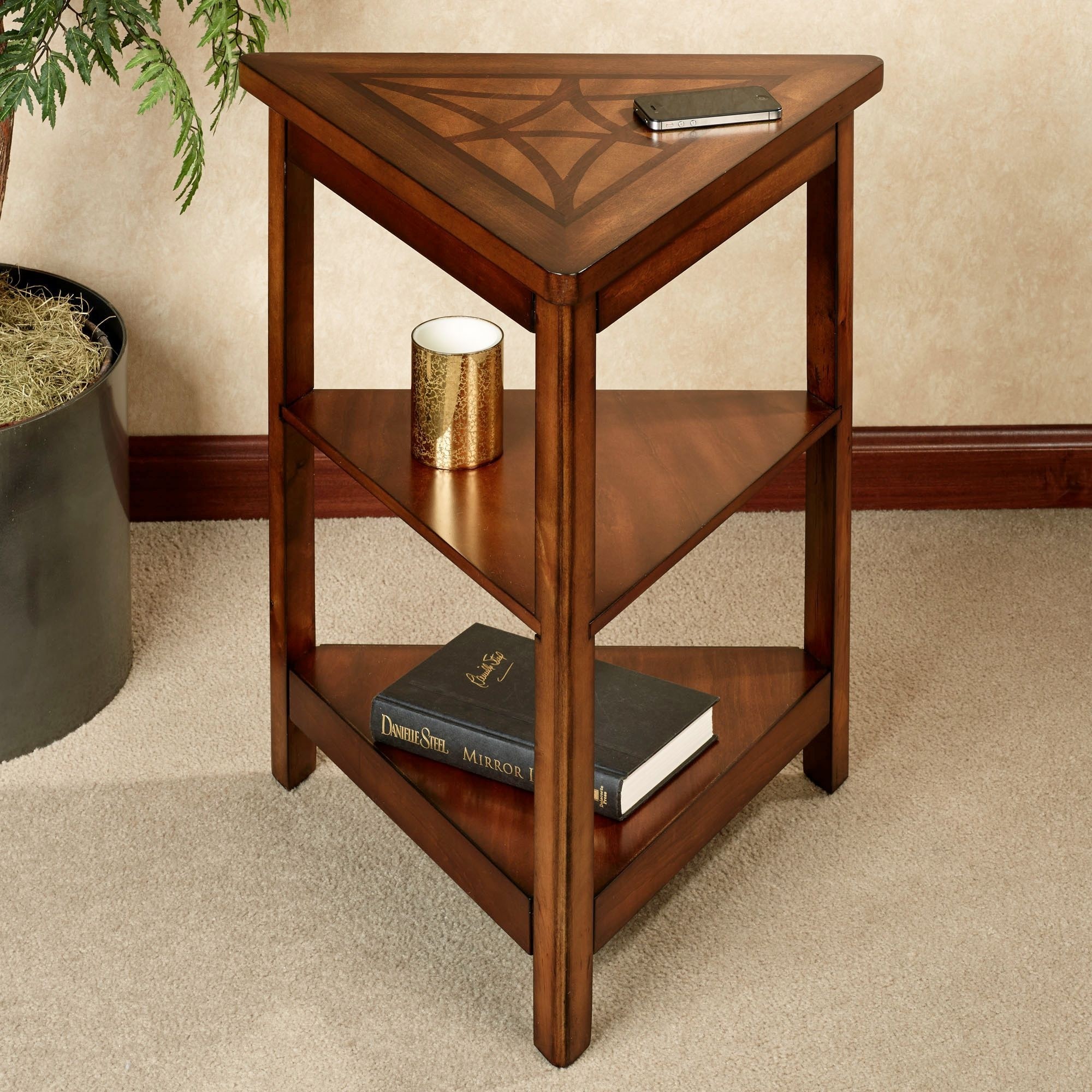 Triangle corner table 2