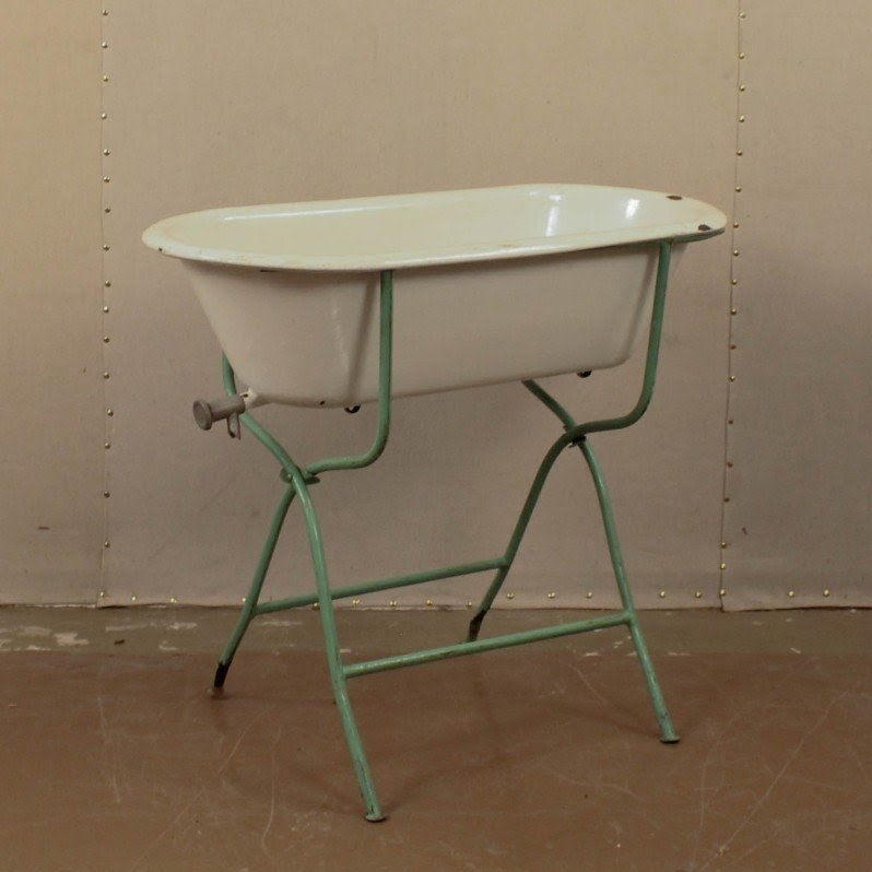 Baby bathtub stand 2