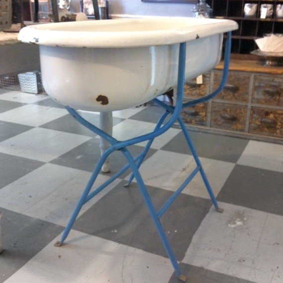 Bathtub stand