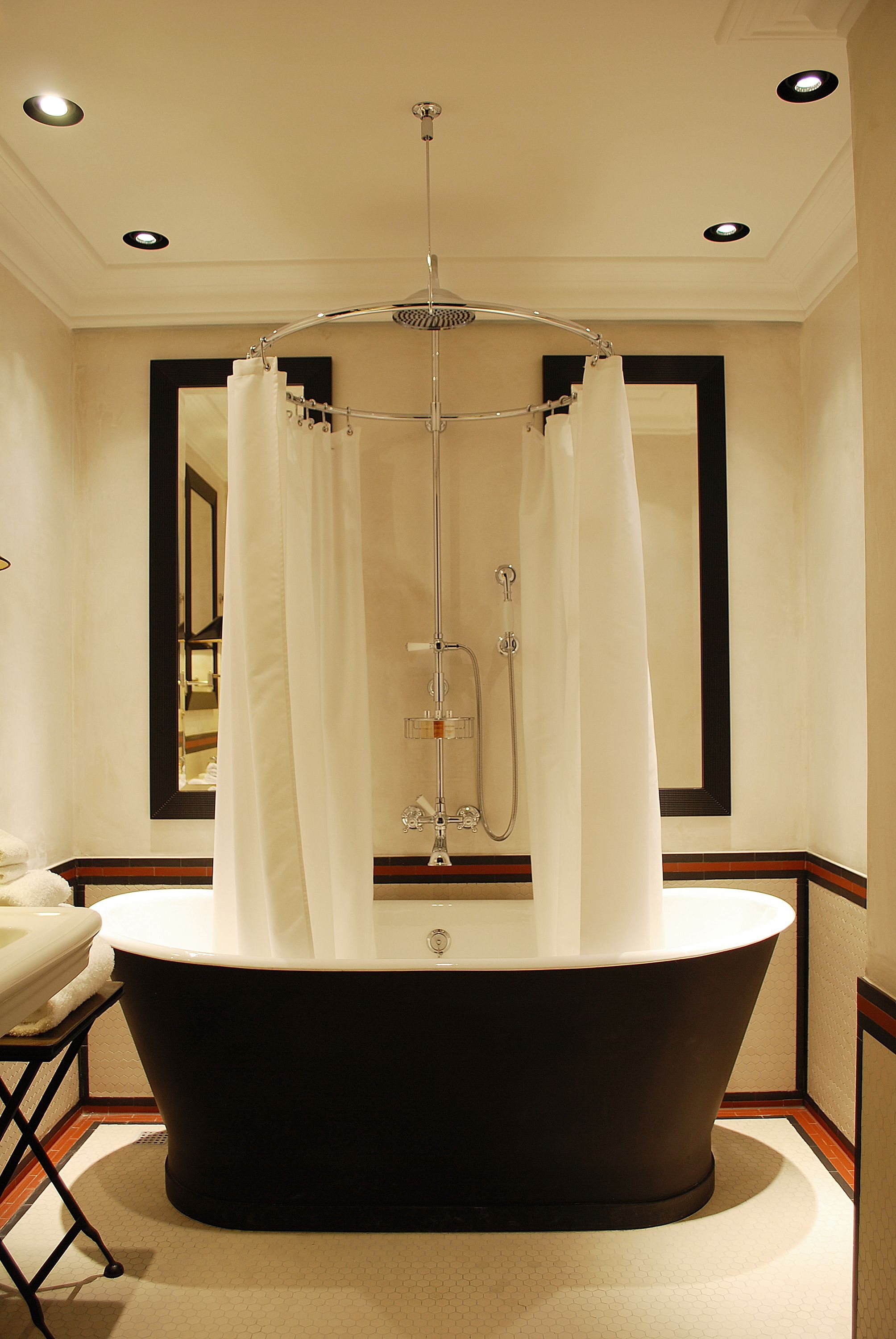 Black bathtub 17