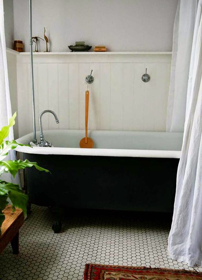 Black bathtub 44