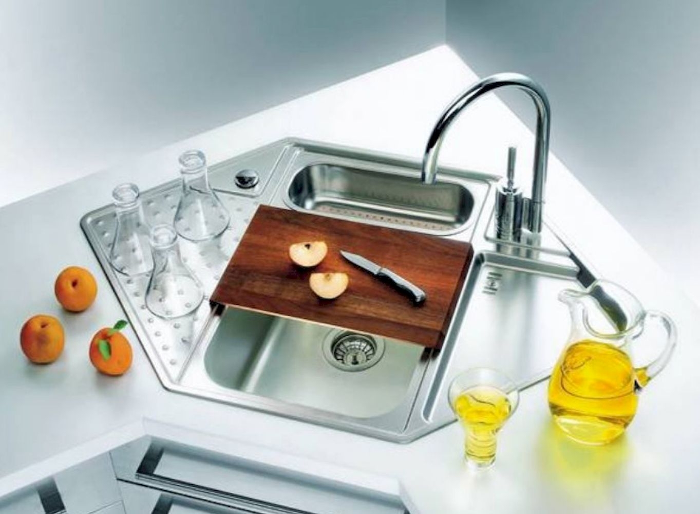 Double bowl corner sink