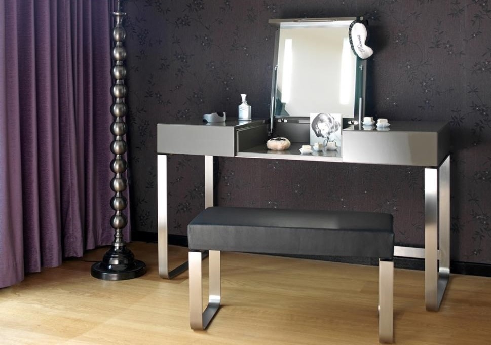 Custom makeup vanity table