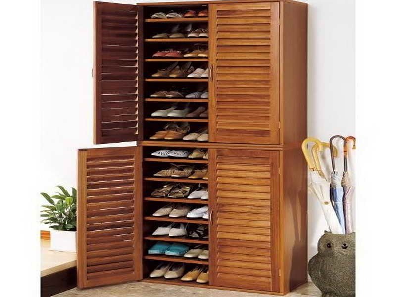 Large shoe cabinet with doors