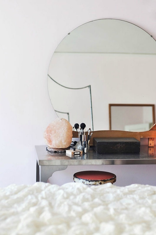 Modern makeup vanity 33