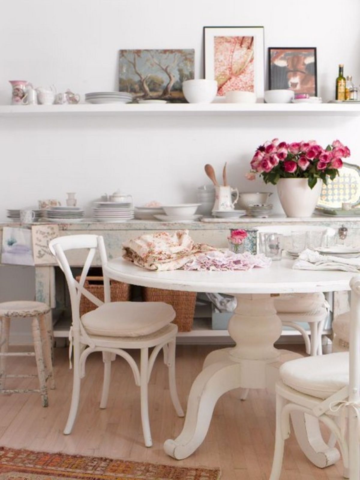 Round white pedestal dining table 3