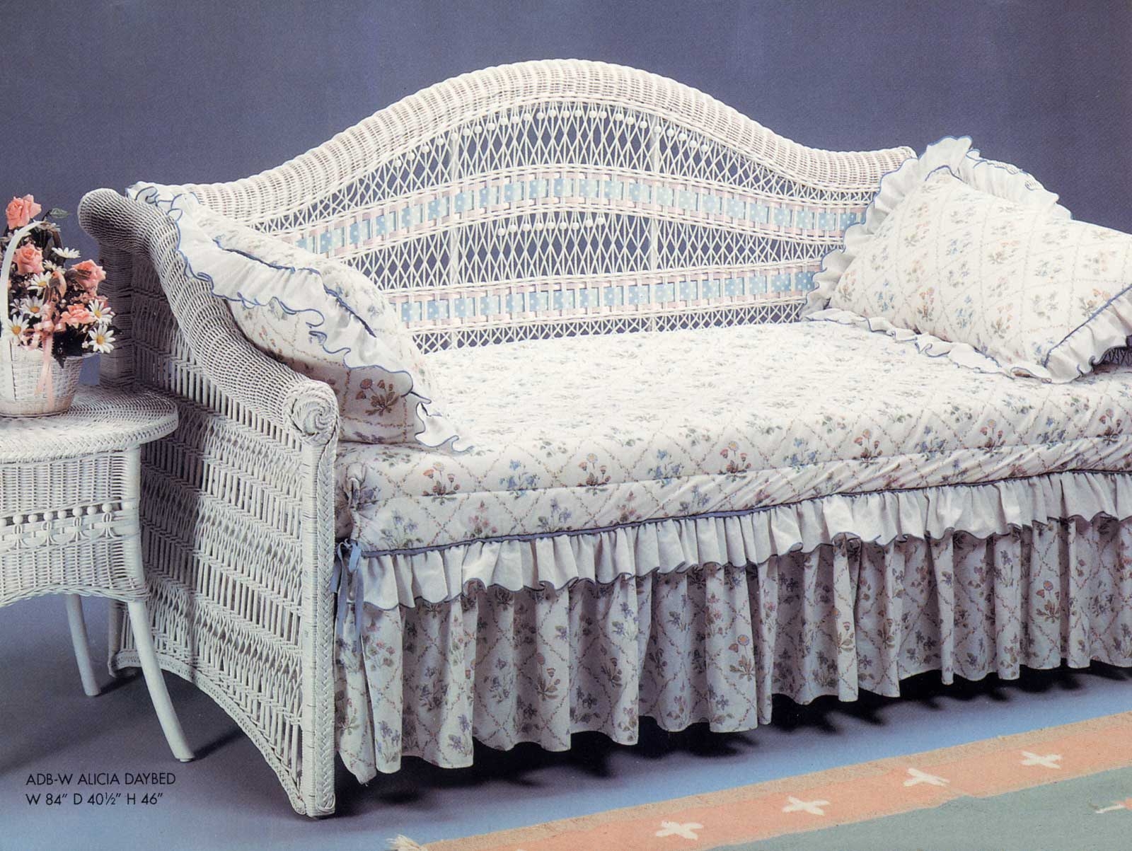 Wicker day bed