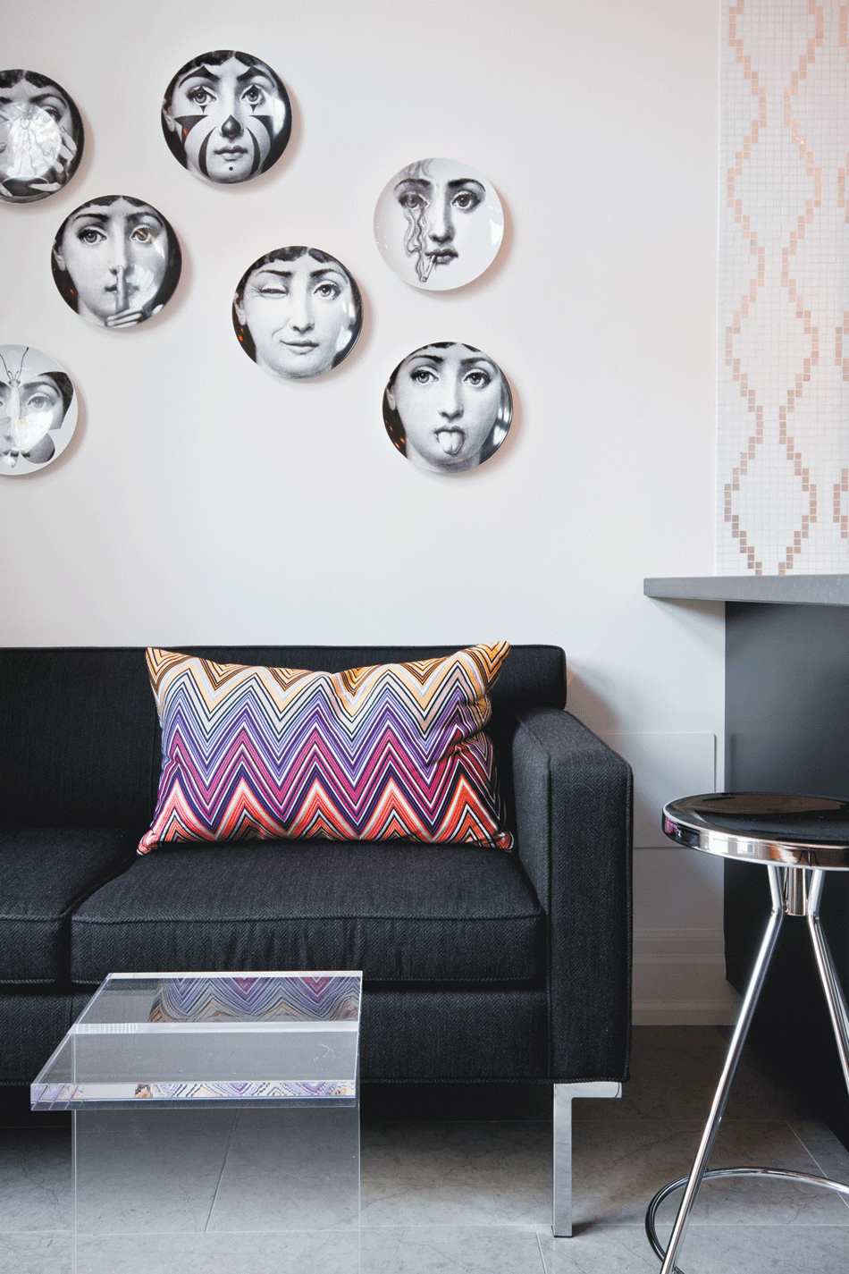 Large decorative plates for the wall 13