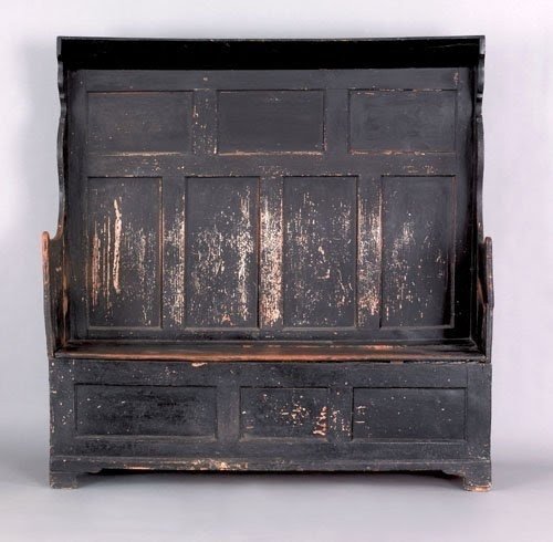Painted pine settle 18th c with scalloped sides and a