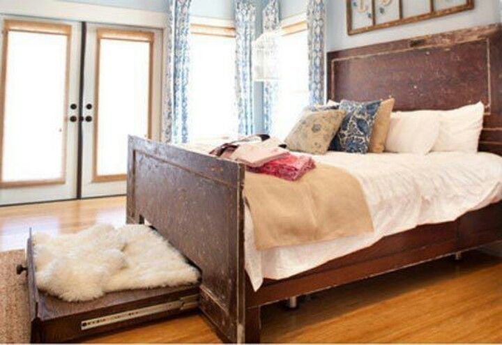 Slide out bed